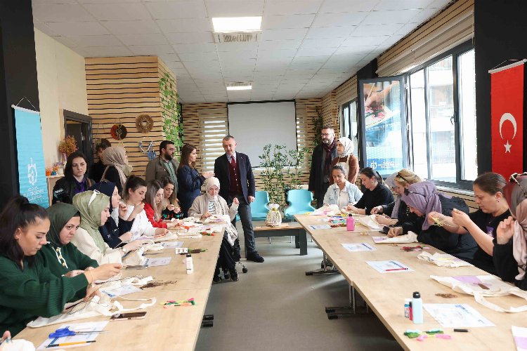 Başkan Büyükakın çocukların şenliğine konuk oldu