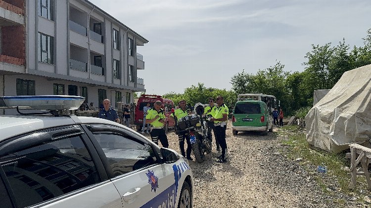 Servis sürücüsü, öğrencilerle birlikte polisten kaçtı