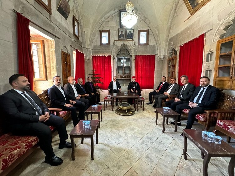 Vali Tuncay Akkoyun’dan Süryanilere Paskalya ziyareti