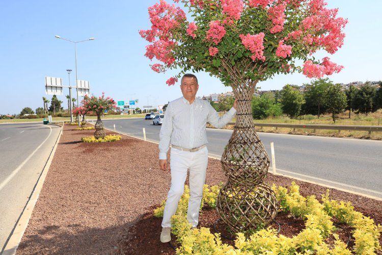 İzmir Güzelbahçe’nin ‘Oyaları’ çiçeklendi