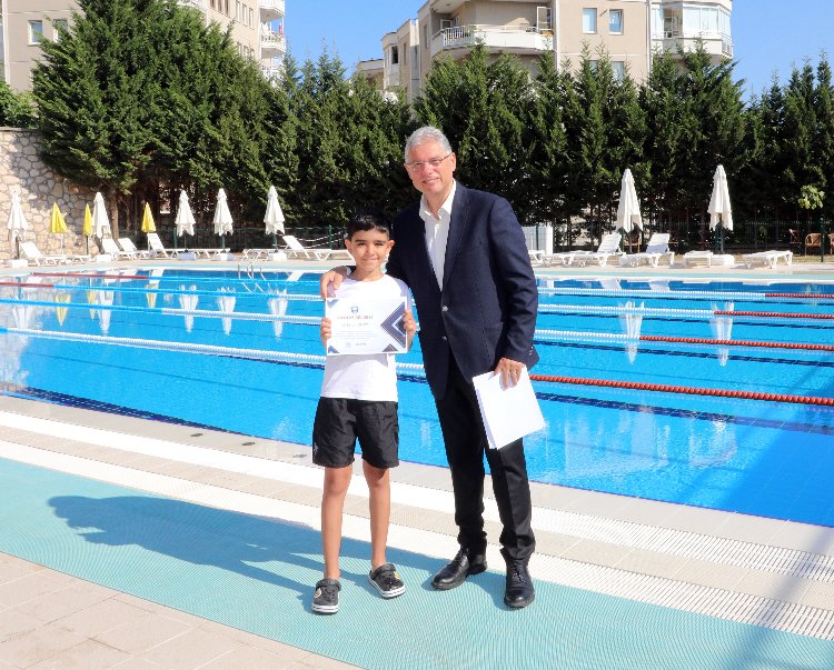 Minik yüzücüler sertifikalarını aldı