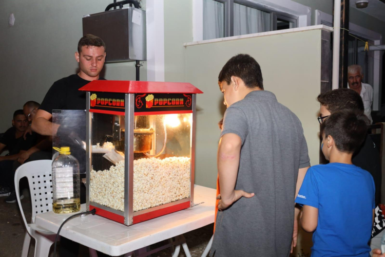 İzmit’te Yassıbağlı miniklerin sinema keyfi