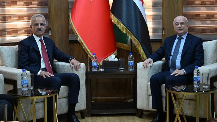 Bakan Uraloğlu, Suriye Ulaştırma Bakanı Bedir ile bir ortaya geldi – Düzgün Haber