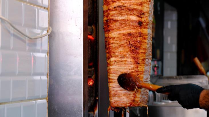 Tavuk döner teyakkuzu! Skandal imgeler sonrası Bakan Yumaklı’dan ilk açıklama – Düzgün Haber