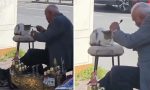 ayakkabi-boyaciligi-yapan-bir-vatandasin-gerecleri-ile-bir-kediye-bakim-yaptigi-anlar-kalpleri-isitti-N6Rrf9UV.jpg